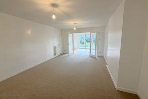 4 bedroom detached house to rent, Heron Shaw, Cranleigh