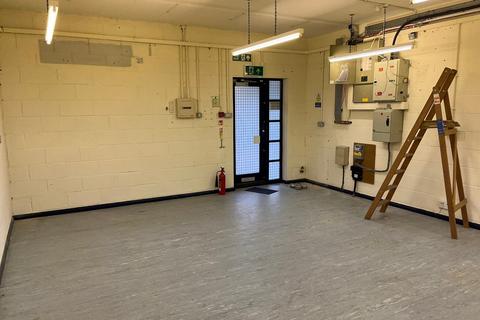 Distribution warehouse to rent, Drakes Mews Milton Keynes MK8 0ER