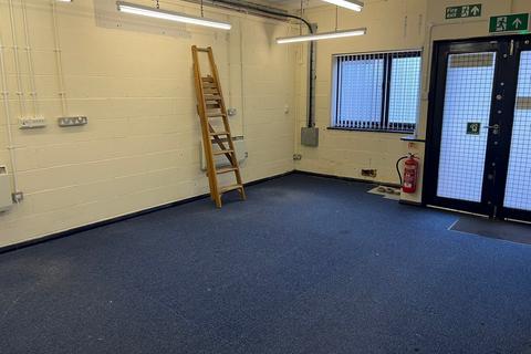 Distribution warehouse to rent, Drakes Mews Milton Keynes MK8 0ER