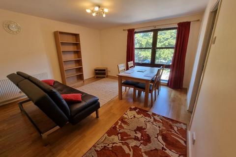2 bedroom flat to rent, Roslin Place, Aberdeen, AB24