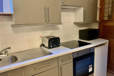 2 bedroom apartment to rent, Rosemount Viaduct, Flat A, Aberdeen,  AB25