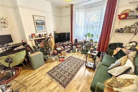 2 bedroom maisonette to rent, Hove Avenue, Walthamstow