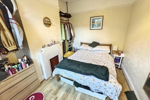 2 bedroom maisonette to rent, Hove Avenue, Walthamstow