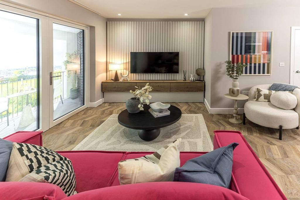 Stunning views over the river and park - plot...
