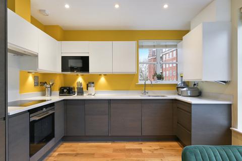 1 bedroom flat to rent, 6 Castle Row, London W4