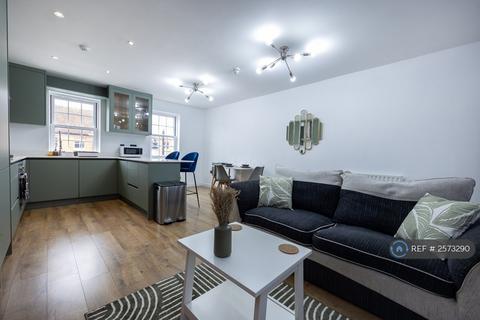 3 bedroom flat to rent, Home Court, Reading, RG1