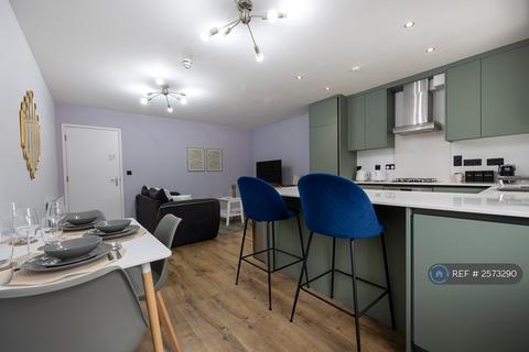 3 bedroom flat to rent, Home Court, Reading, RG1