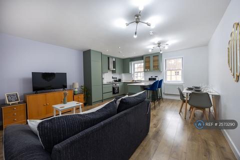 3 bedroom flat to rent, Home Court, Reading, RG1