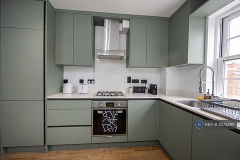 3 bedroom flat to rent, Home Court, Reading, RG1