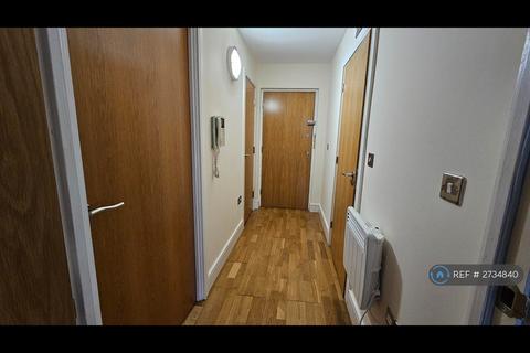 1 bedroom flat to rent, Grove Court, London, SE15