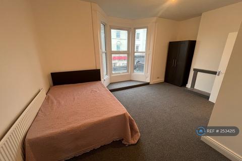 1 bedroom in a flat share to rent - Myddleton Road, London, N22