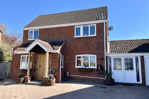 4 bedroom detached house for sale, Pheasant Close, Mulbarton
