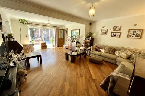 4 bedroom detached house for sale, Pheasant Close, Mulbarton