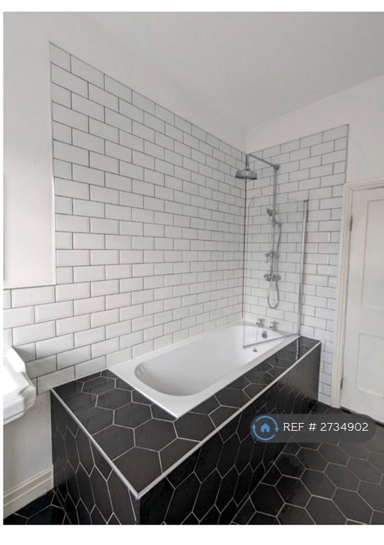 Black &amp; White Chic Bathroom