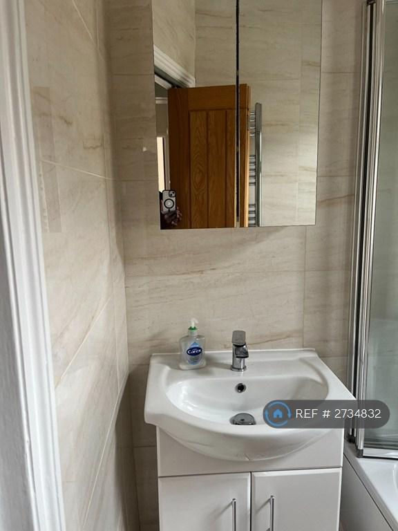 Bathroom-Basin/Mirror