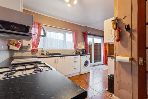 3 bedroom semi-detached house for sale, Manygates Crescent, Waekefield, WF1