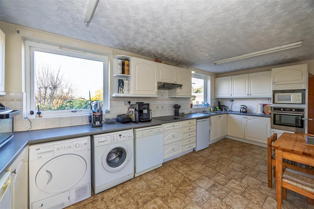 Kitchen 1 SAPL3968-20251130-Dx O Deep PRIME XD2s.jpg