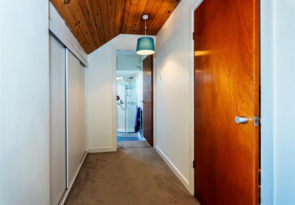 Landing to en suite SAPL3994-20251130-Dx O Deep PRIM