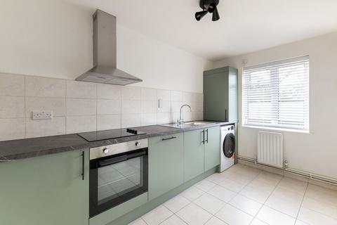 2 bedroom flat to rent, Hermitage Parade, High Street, Ascot, Berkshire