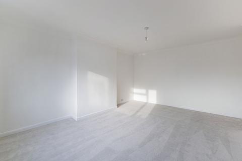 2 bedroom flat to rent, Hermitage Parade, High Street, Ascot, Berkshire