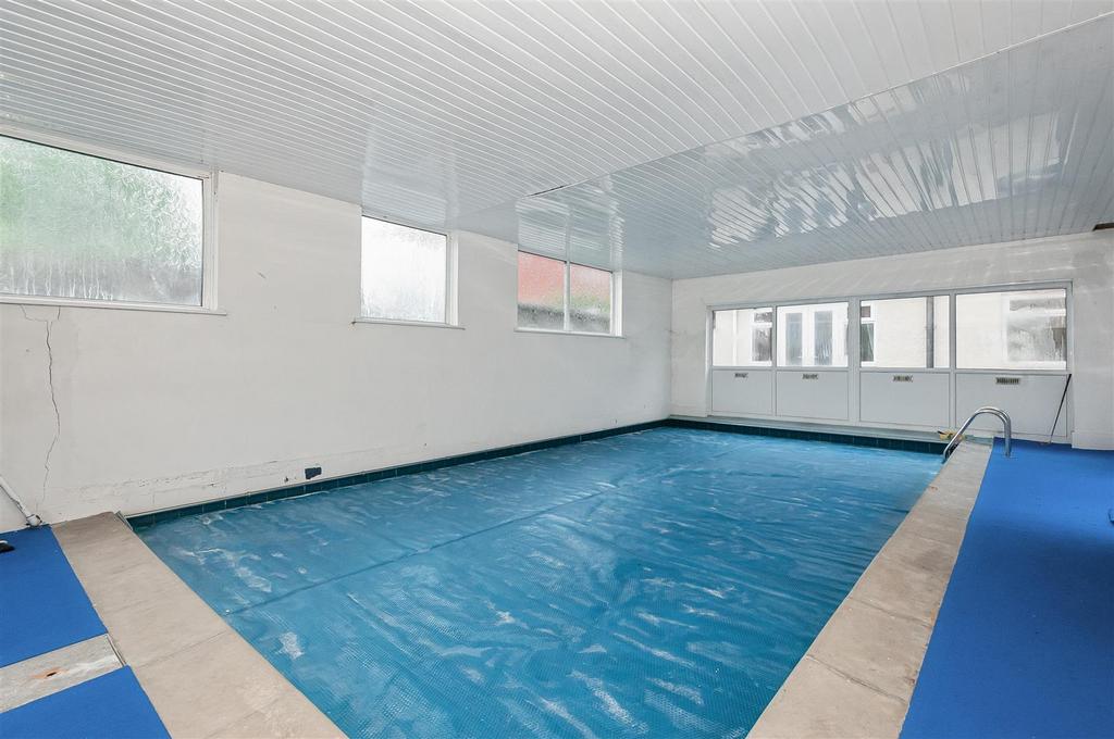 112 HOOK ROAD17.jpg