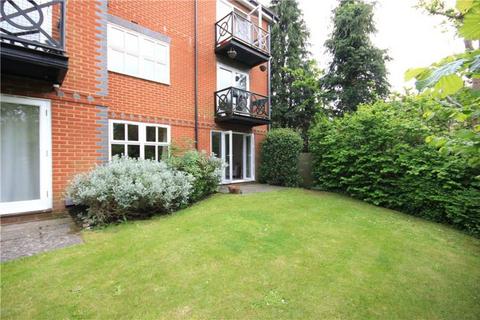 2 bedroom flat to rent, Vale Farm Road, Woking GU21
