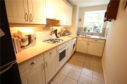 2 bedroom flat to rent, Vale Farm Road, Woking GU21