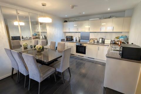 2 bedroom flat to rent - Nankeville Court, Woking GU22