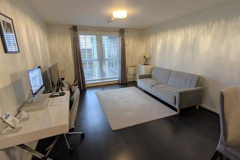 2 bedroom flat to rent, Nankeville Court, Woking GU22