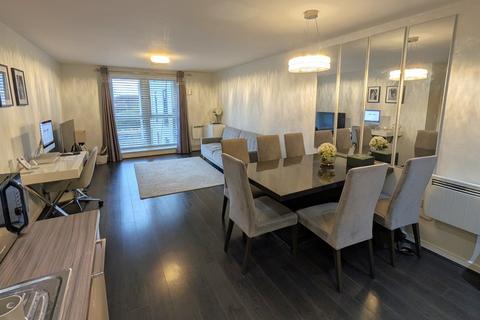 2 bedroom flat to rent, Nankeville Court, Woking GU22