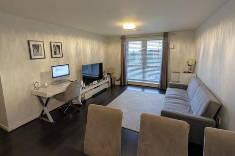 2 bedroom flat to rent, Nankeville Court, Woking GU22