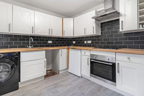 2 bedroom terraced house to rent, Highwood Place, Eckington, S21