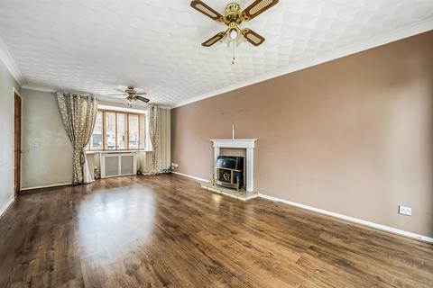 4 bedroom detached house for sale, Wisley Road, Andover