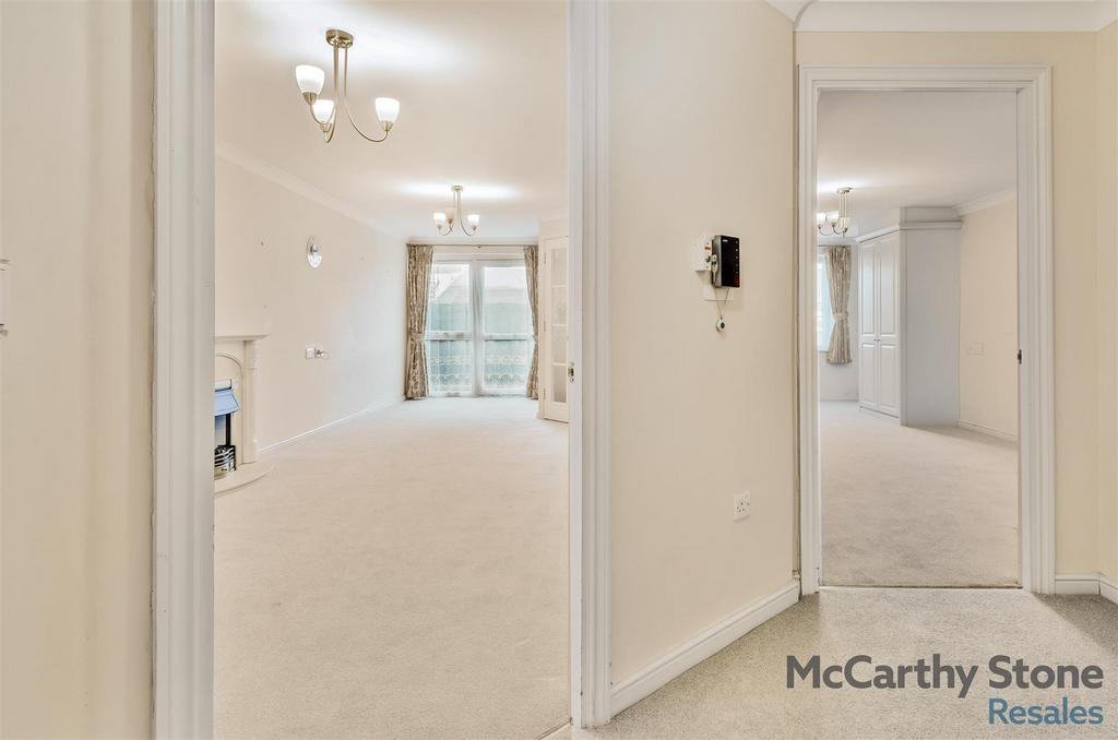 8673356-interior03.jpg