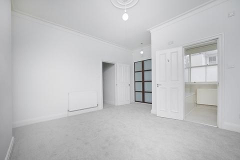 3 bedroom apartment to rent, BARCLAY ROAD, FULHAM, SW6