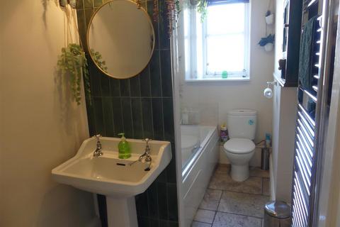 3 bedroom apartment to rent, The Grove, Ilkley LS29