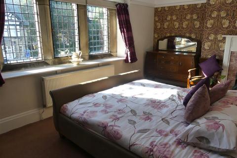 3 bedroom apartment to rent, The Grove, Ilkley LS29