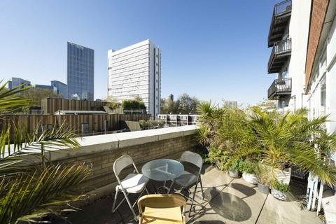 2 bedroom flat for sale, Bunhill Row, London EC1Y