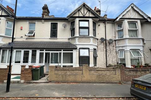 4 bedroom flat to rent - Caulfield Road, London E6