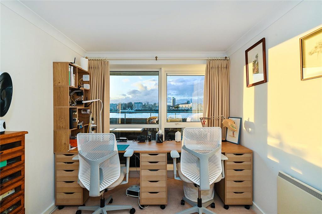 Bedroom 2/Study