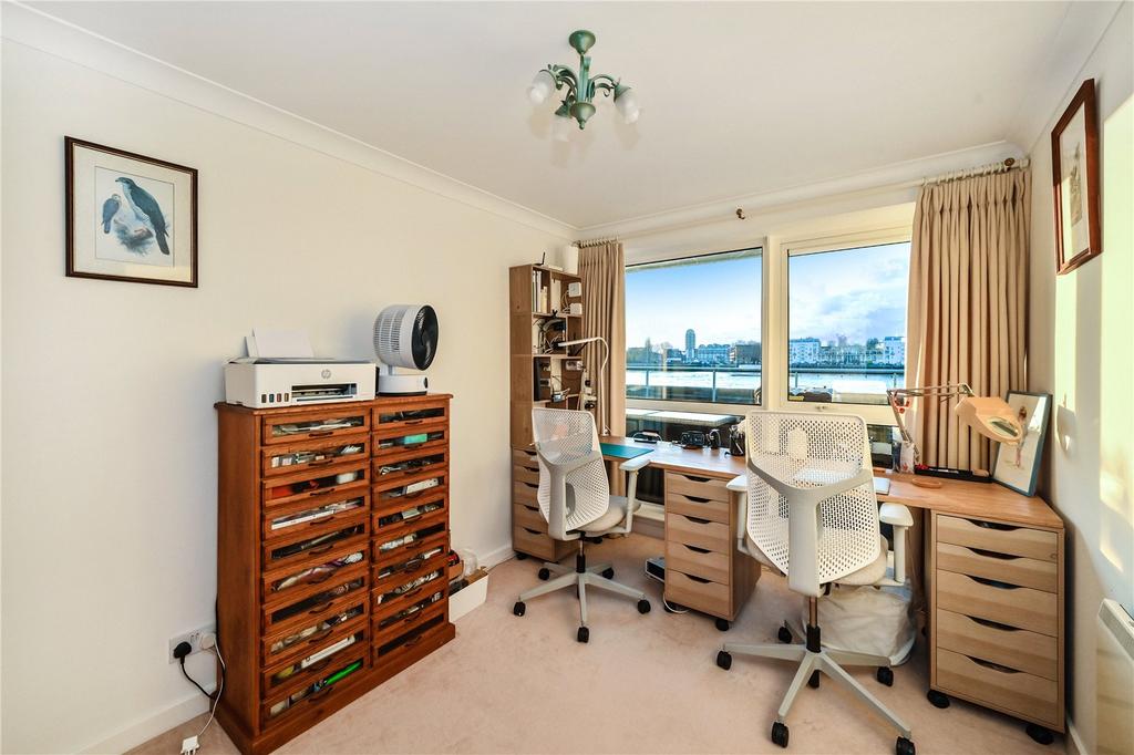 Bedroom 2/Study