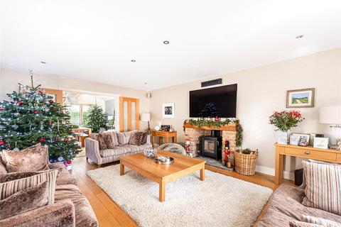 5 bedroom detached house for sale, Lacemakers Close, East Claydon, Buckinghamshire, MK18