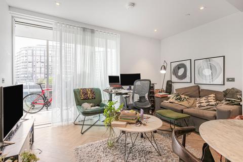 1 bedroom apartment to rent - Halliday House, 2 Circus Road West, London, SW11