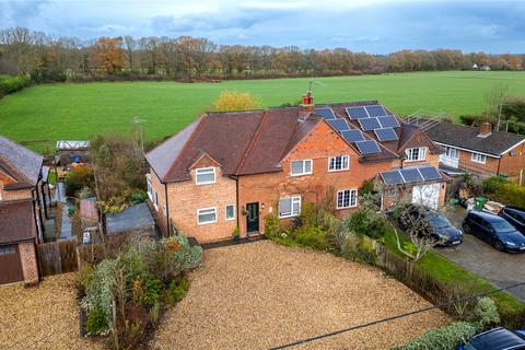 3 bedroom semi-detached house for sale - Coronation Close, Burghclere, Newbury, Hampshire, RG20