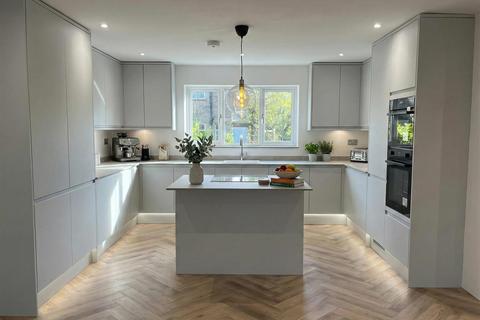 3 bedroom detached house for sale, Woodland View Lodge, Woodlands Avenue, Holmfirth HD9