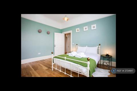 2 bedroom flat to rent, Boundaries Road, London, SW12