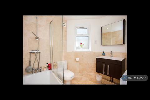2 bedroom flat to rent, Boundaries Road, London, SW12