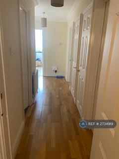 1 bedroom in a flat share to rent, Gainsborough Court, Bromley, BR2