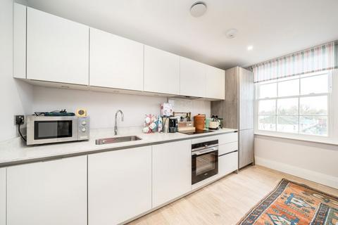 1 bedroom flat for sale, High Street, Hampton TW12
