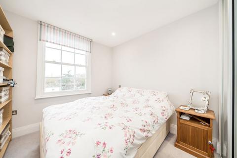 1 bedroom flat for sale, High Street, Hampton TW12